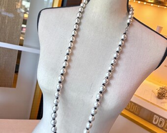 Collana vintage lunga 40 pollici con perle finte e perline di vetro sfaccettate nere con chiusura in argento sterling (I)