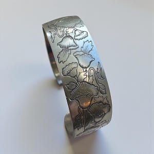 Vintage Kirk Pewter Floral Engraved Metal Cuff Bracelet Poppy Flowers (J)