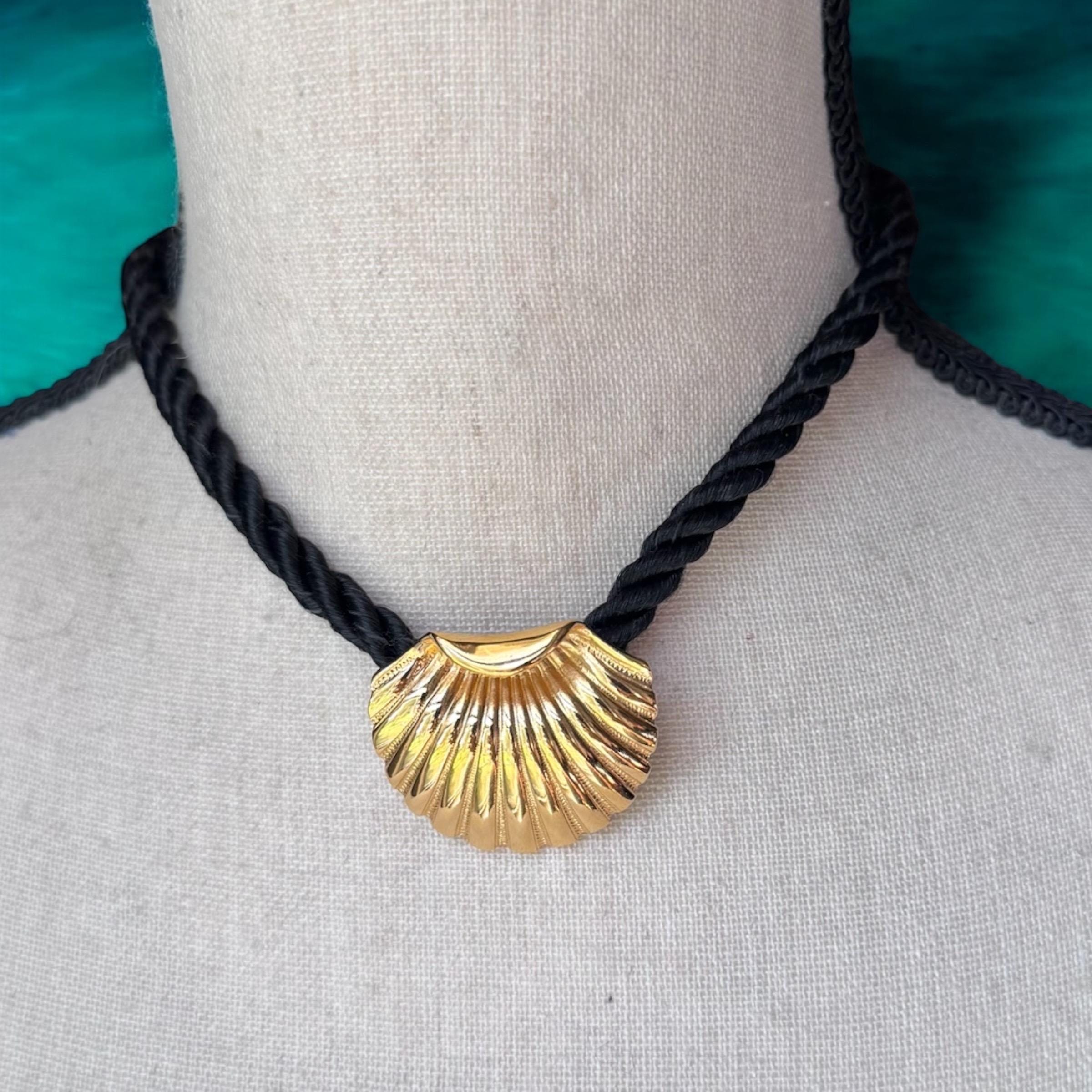 Vintage Elizabeth Arden Gold Tone Seashell Pendant on A Twisted