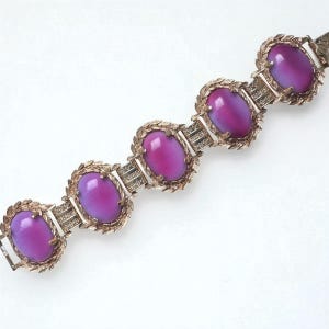 Vintage Signed Judy Lee Retro Ornate Gold Tone Filigree Panel Link Glass Cabochon Bracelet