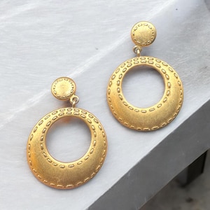 Vintage DKNY Donna Karen Gold Tone Textured Hoop Clip on Earrings