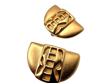 Vintage Monet Egyptian Abstract Themed Matte Gold Tone Clip on Earrings