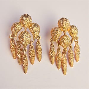 Vintage Monet 1960s Gold Plated Ornate Boho Tribal Dangle Drop Statement Clip On Earrings (T)