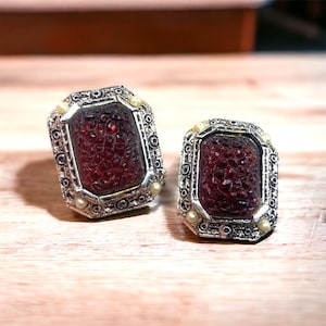 Vintage Silver Oxidized Tone Patina Glass Molded Stone Faux Pearl Clip On Earrings 1 1/8”