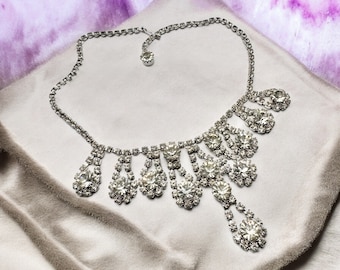 Brudhalsband Balbal Glittrigt Glas Strass Droppe Rodiumpläterat 40 cm (E)