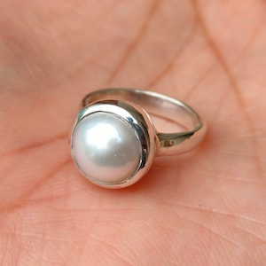 Anillo de perla auténtica de los Mares del Sur hecho a mano / Piedra natal de junio con certificación Moti Moon Planet / Piedra preciosa genuina Ratti de 4-15 quilates / Anillo de astrología védica