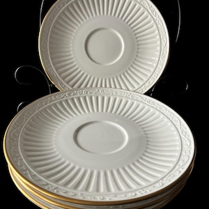 Set ot 4 Mikasa Empire Gold DD905 Japan Sauce Plates with Gold Trimmed 6-1/2&quot; diameter.