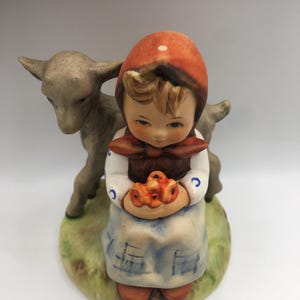 Hummel by Goebel Figurine # 182 "Good Friends". TMK-5