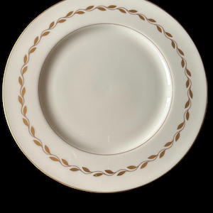 Lenox Golden Wreath Gold Trimmed 10.5" Dinner Plate 0-313 Made in USA.