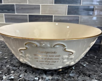 Bol para servir Lenox Footprints Poem decorado a mano con oro de 24 quilates.