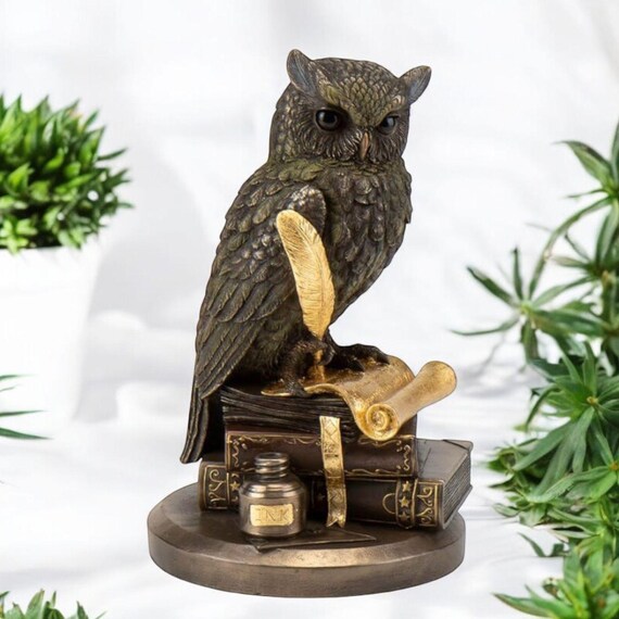 フクロウの小像、贈り物としての装飾的なフクロウの置物、石の