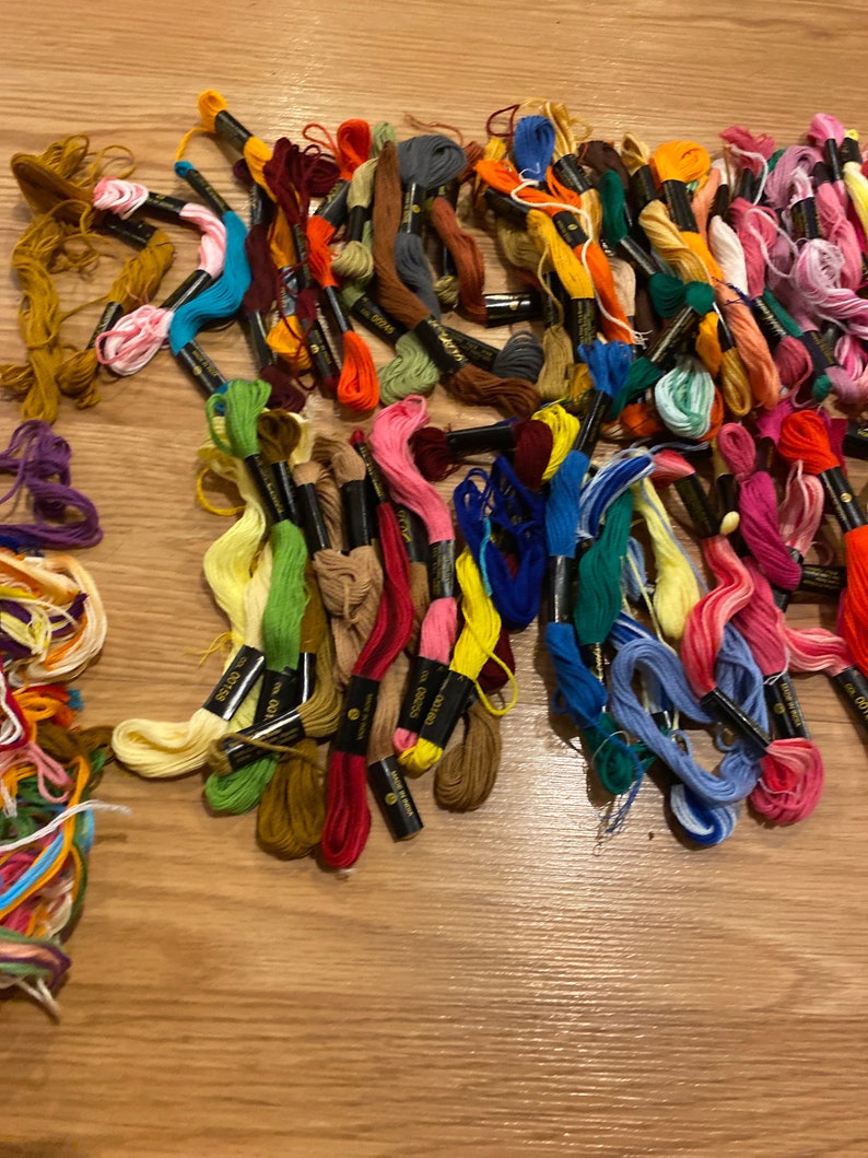 Embroidery Thread 26 embroidery spools And 13 Crewel Wool Lot Of 100