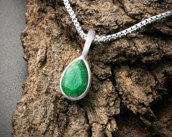 Sterling Silver Pear Cut Green Emerald Gemstone Pendant Necklace Ladies Jewellery