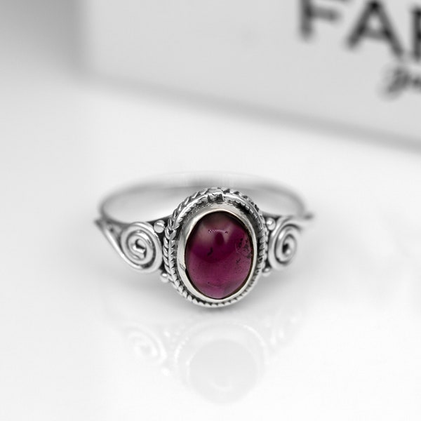 925 Sterling Silver Ladies Oval Cut Red Garnet Ring Gemstone Jewellery Gift Boxed