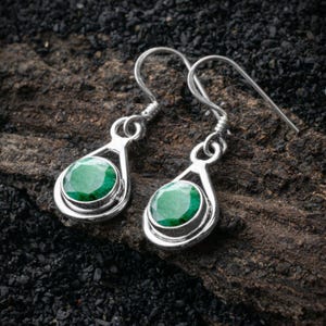 Boucles d&#39;oreilles pendantes rondes en argent sterling 925 avec pierres précieuses vertes émeraude