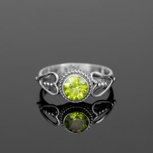 Handmade Green Peridot 925 Sterling Silver Round Gemstone Ladies Heart Love Ring Jewellery