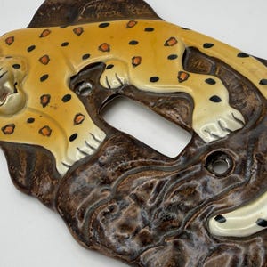 Vintage Takahashi Luipaard Lichtschakelaar Afdekplaat | Handbeschilderde Keramische Schakelaarplaat voor Enkele Schakelaar | Japanse Safari Decoratie