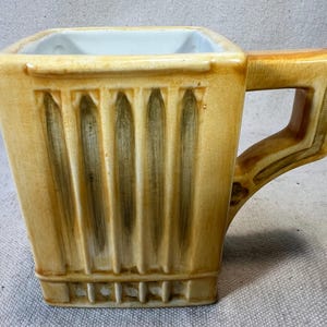 ヴィンテージ ロンドン陶器「リトル ジェムズ」ティーマグ ゴシック 国会議事堂 ビッグベン タワー デザイン | 手作業で釉薬をかけた英国陶器 | 下半分の交換品