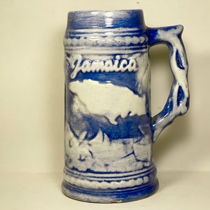 Vintage Jamaica cerámica Stein taza en relieve pintado a mano recuerdo del Caribe mapa náutico velero