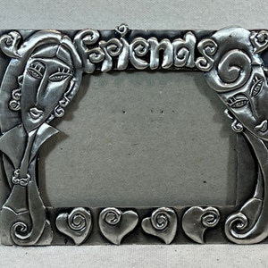 Vintage “Friends” Pewter 3D 3x5 Tabletop Picture Frame Girlfriends Hearts Friendship