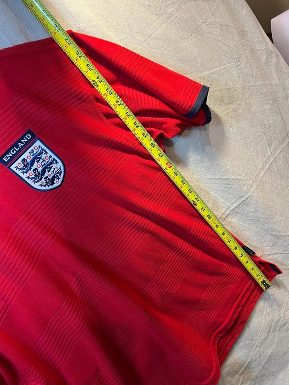 Vintage Umbro 2000-2001 England Football Soccer Away Jersey Red
