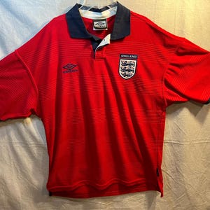 Vintage Umbro 2000-2001 England Football Soccer Away Jersey Red