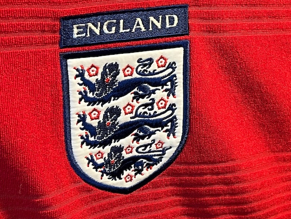 Vintage Umbro 2000-2001 England Football Soccer Away Jersey Red