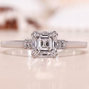 Asscher Cut Labor Diamant Verlobungsring: Drei Stein Minimalistischer Ring