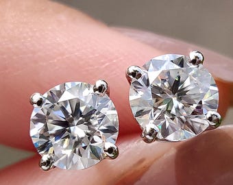 6.00 MM ラウンドカット 無色モアッサナイト スタッドピアス、ホワイト