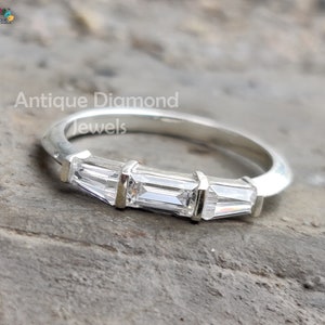 Fede nuziale a tre pietre, fascia in moissanite con taglio baguette e taglio baguette conico da 0,68 carati, fede nuziale in moissanite per lei, anello di anniversario per donna