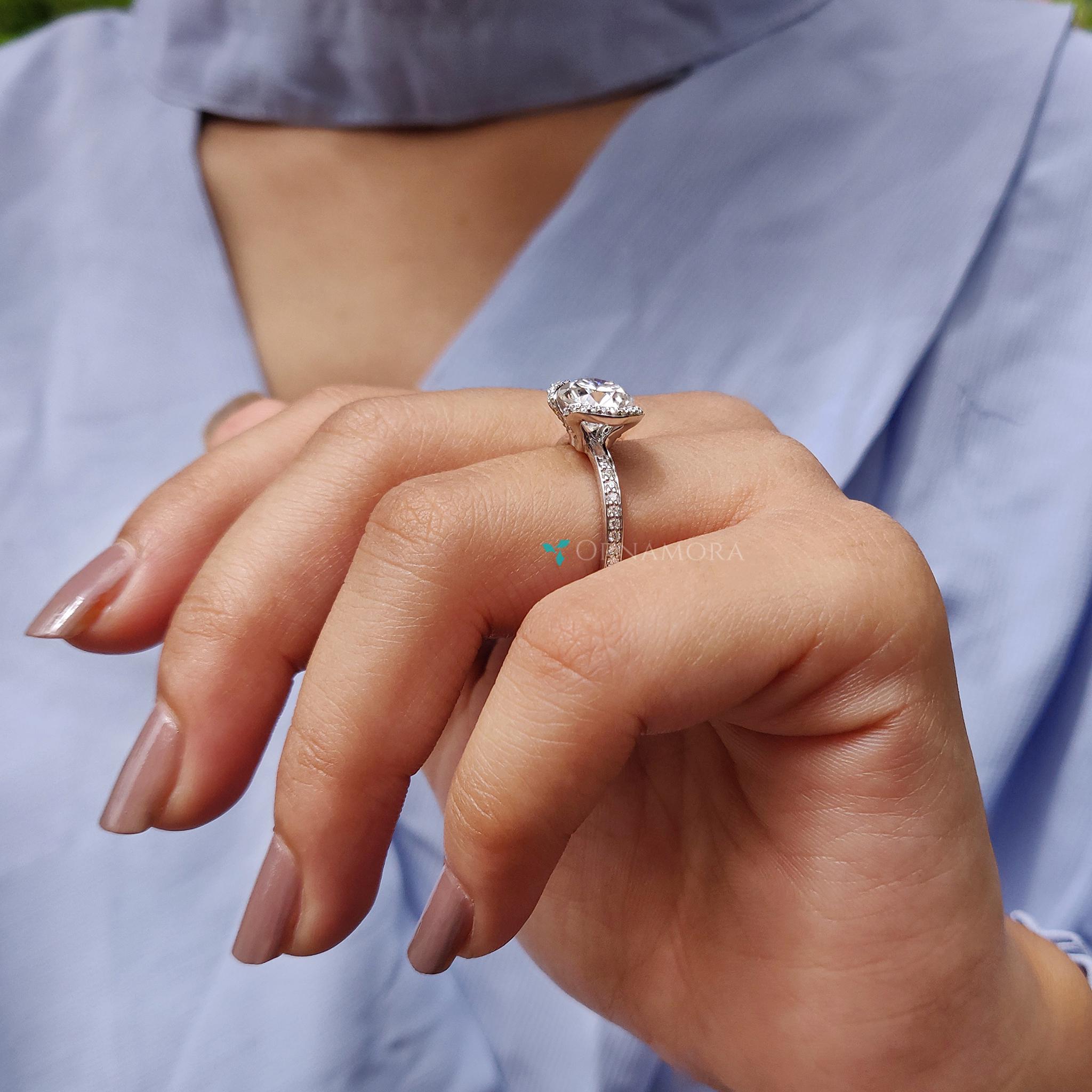 Pave-Verlobungsring Aus Weißgold Mit 1ct Tropfen-Labordiamant