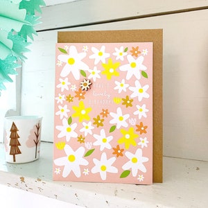 Carte de joyeux anniversaire marguerite. Fleur en bois finie à la main.