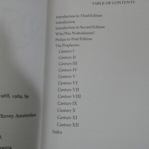 Puede incluir: P&aacute;gina de libro abierta con un &iacute;ndice. El texto incluye "Introduction to Third Edition", "The Prophecies" y "Century I" a "Century XII". El t&iacute;tulo y el autor del libro son parcialmente visibles.