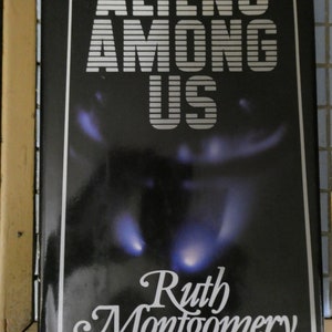 Aliens Among Us von Ruth Montgomery Erschienen 1985 Erste Auflage Hardcover Staubschutz 240 Seiten