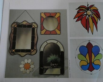 Creación con vidrieras. Tapa blanda. Publicado en 1976. 50 páginas. Técnicas básicas para proyectos con láminas de cobre y plomo.