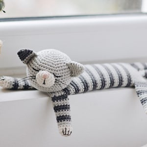 Easy Sleepy Cat Crochet Pattern / Striped Amigurumi Cat Tutorial PDF image 2