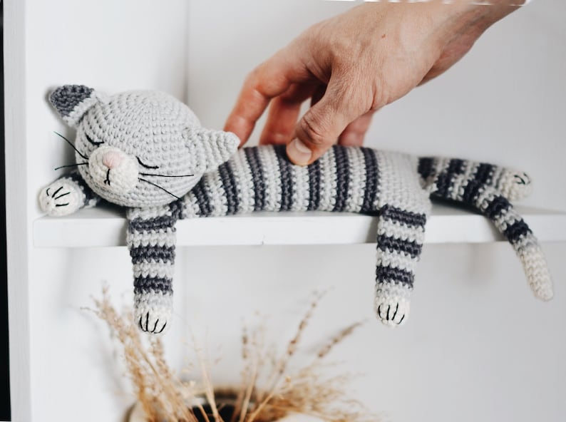 Easy Sleepy Cat Crochet Pattern / Striped Amigurumi Cat Tutorial PDF image 1