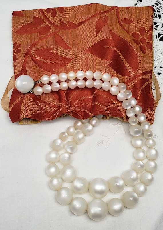 Vintage costume jewelry/1950’s Pearl white double 