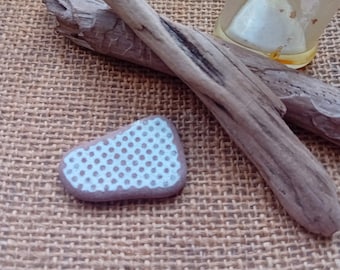 Peça de cerâmica marinha de bolinhas, cerâmica de praia escolhida a dedo