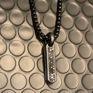 Men&#39;s Matte Black Diamond Vertical Bar Pendant Necklace
