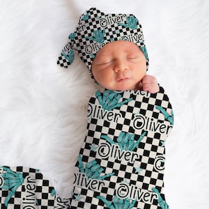 Personalisierte Baby Boy Swaddle Decke Hut Set, kariertes Swaddle, blaues Krankenhaus enthüllen Outfit Baby Junge Babypartygeschenk, empfangende Decke