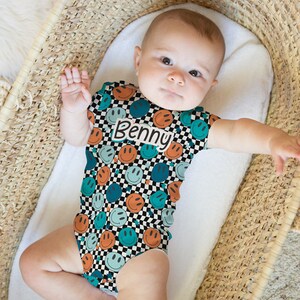 Body de bebé niño personalizado de una pieza, body de bebé con cara sonriente a cuadros azules, body de bebé personalizado, regalo de algodón orgánico para baby shower