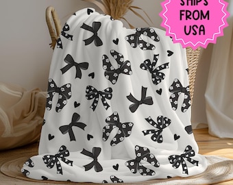 Personalized coquette black bow Blanket, coquette room decor, preppy stuff room decor, trendy bow baby blanket, bow decor