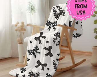Personalized coquette black bow Blanket, coquette room decor, preppy stuff room decor, trendy bow baby blanket, bow decor