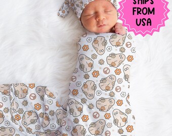 Personalisierte Halloween Neugeborenen gehen nach Hause Swaddle Set, groovy Geister Swaddle, Krankenhaus enthüllen Outfit, Baby-Dusche-Geschenk, dehnbar weiche swaddle