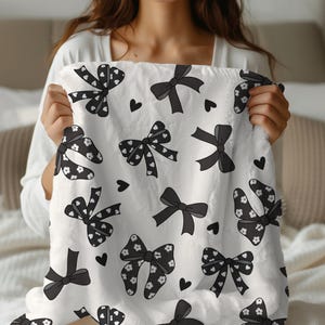 Personalized coquette black bow Blanket, coquette room decor, preppy stuff room decor, trendy bow baby blanket, bow decor