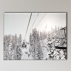 Arte de parede de teleférico, pinheiros cobertos de neve, decoração de parede de chalé, impressão de arte de montanha, tela de teleférico, presente para esquiador, impressão sépia de teleférico