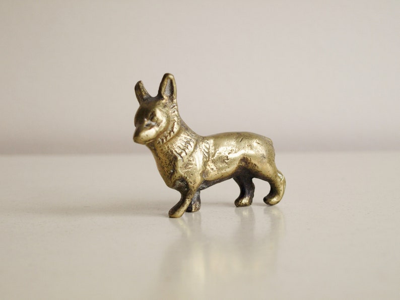corgi dog statue