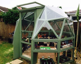 Geodesic dome greenhouse