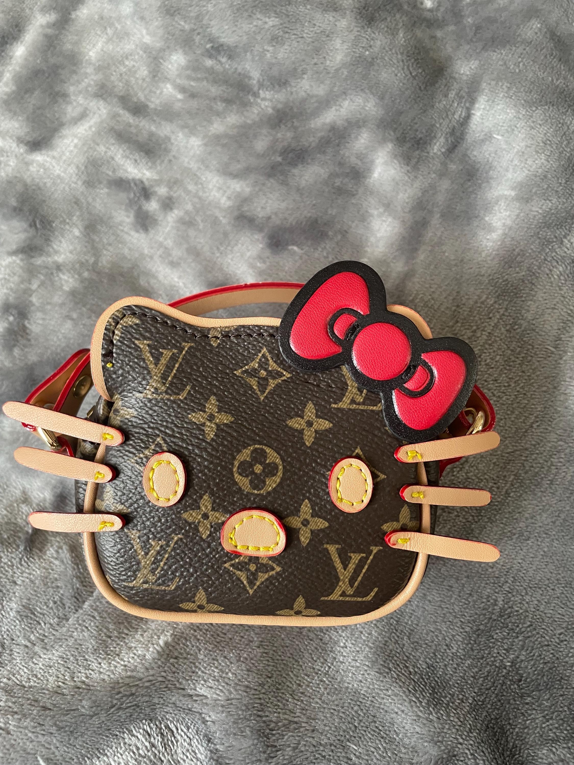 LOUIS VUITTON ポーチY2k韓国平成ギャル令和ギャル Louis Vuitton Canvas Repurposed and Upscaled and Hello Kitty